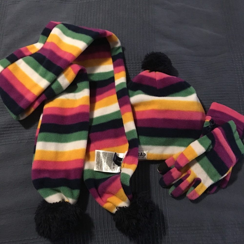 GAP WINTER SKI GIRLS HAT- SCARF - gloves bundle
